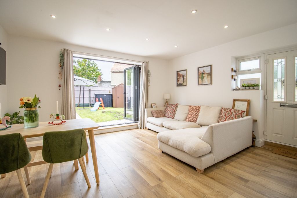 Property photo 2 of 15 5123074