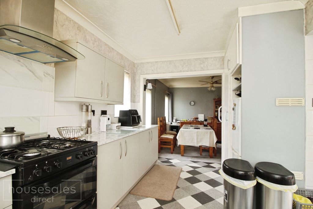 Property photo 3 of 13