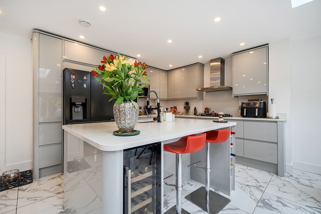 Property photo 3 of 23 1440222-7-69d7E0A...