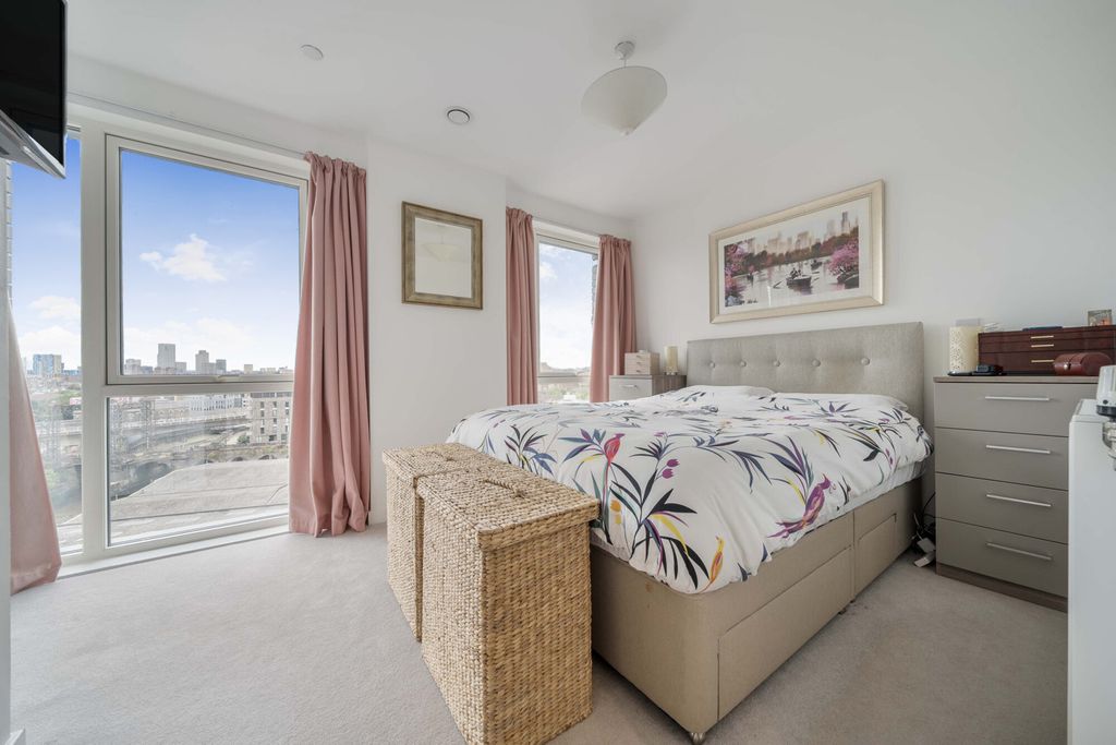 Property photo 1 of 20 Bedroom