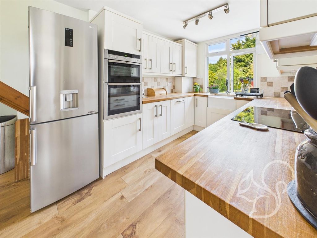 Property photo 3 of 25 Kitchen