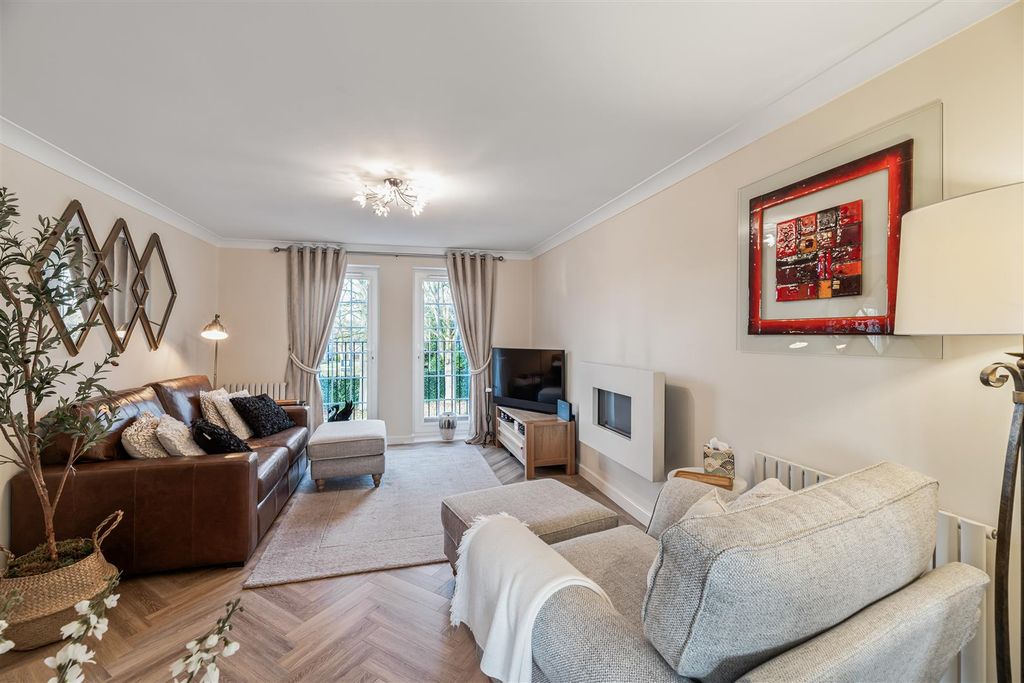 Property photo 2 of 20 Lounge