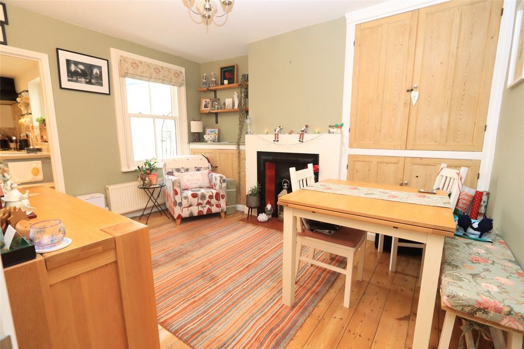 Property photo 3 of 11 Dining Room