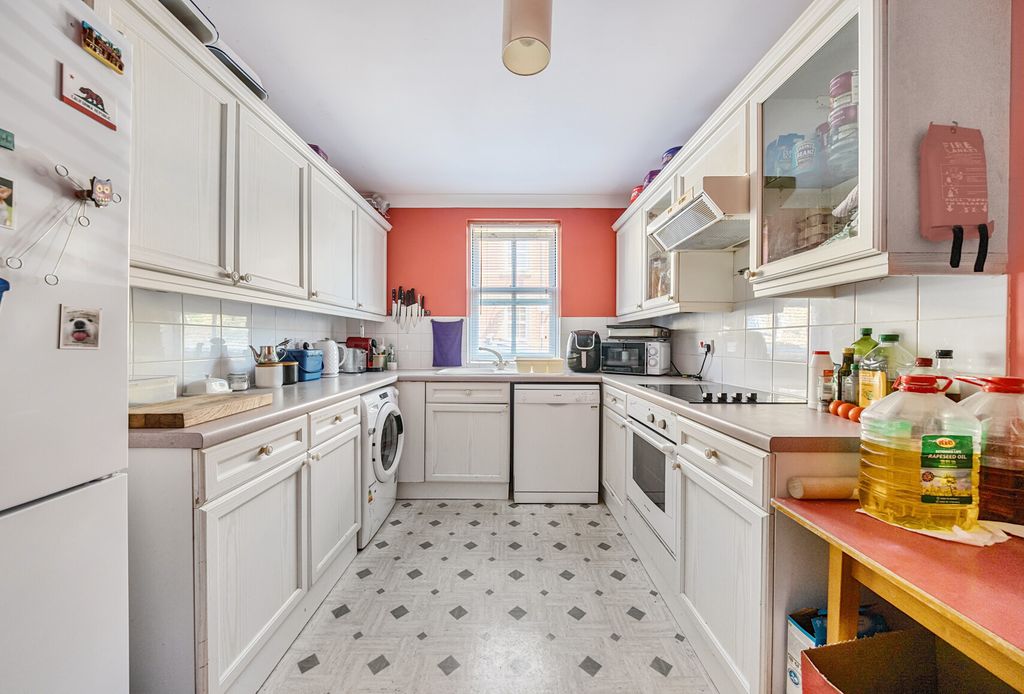 Property photo 3 of 9 1324367-15-686Fc6...