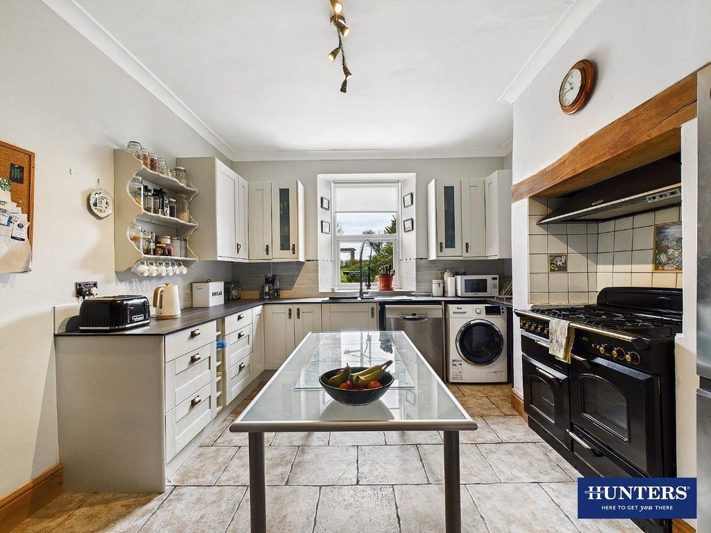 Property photo 3 of 35 Kitchen