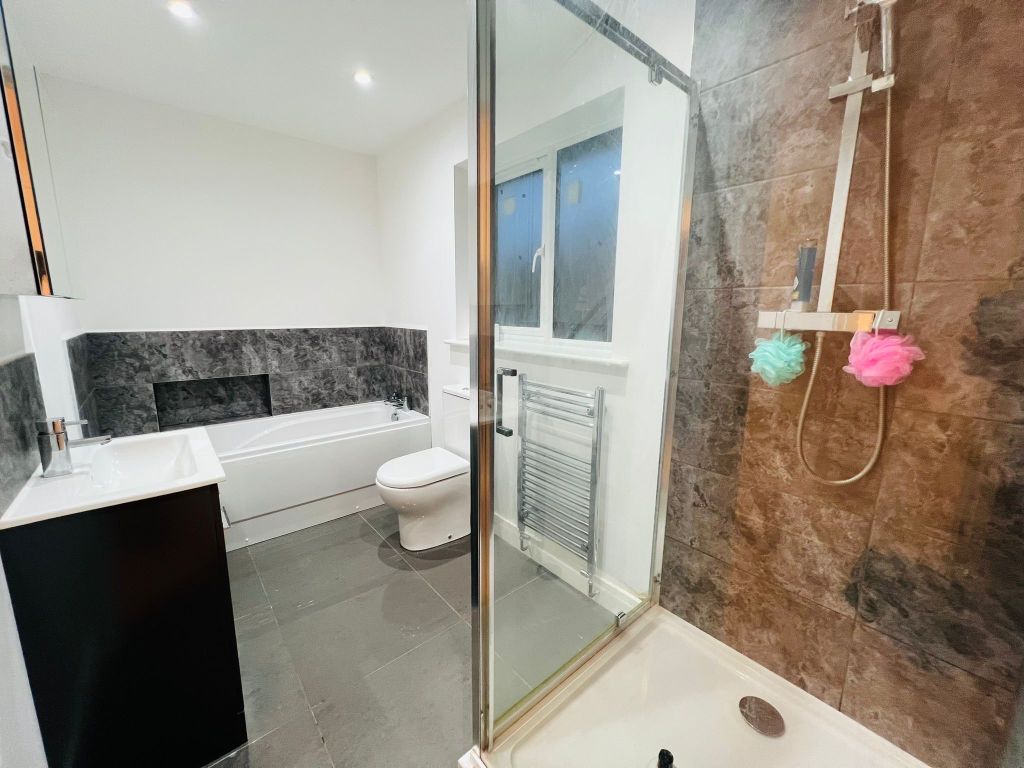 Property photo 3 of 13 Bathroom