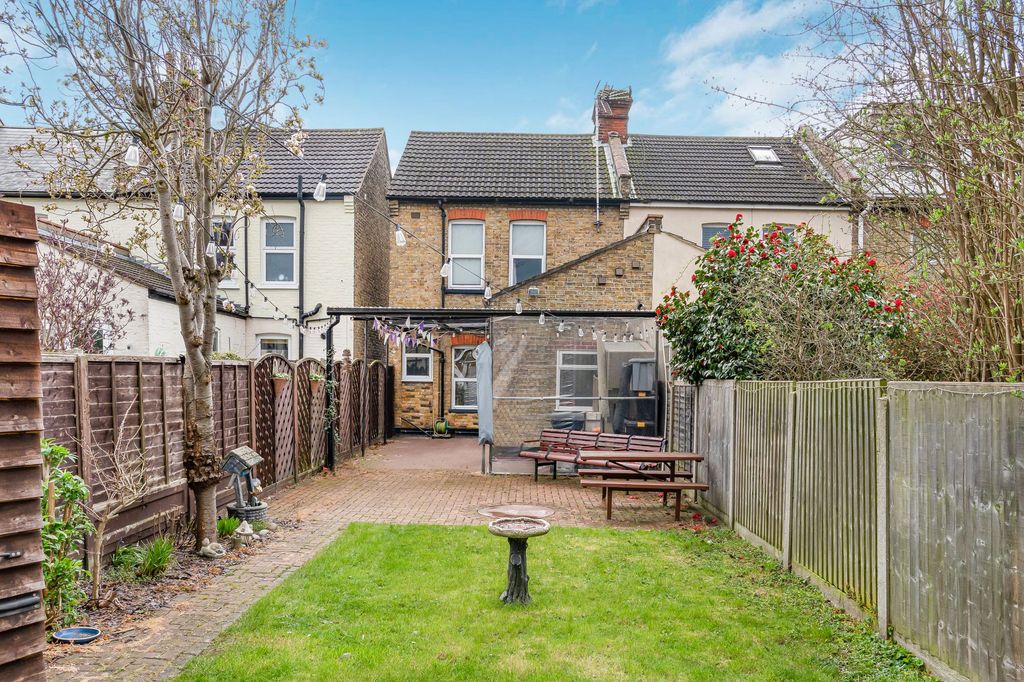 Property photo 2 of 21 Garden