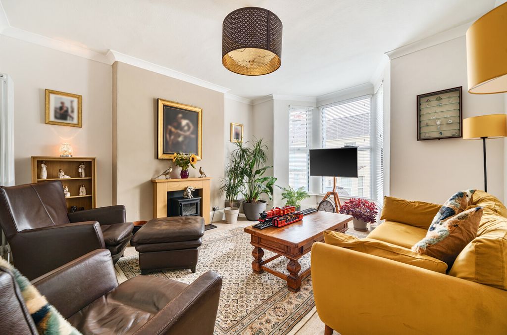 Property photo 2 of 21 1341015-4-68Adaa2...