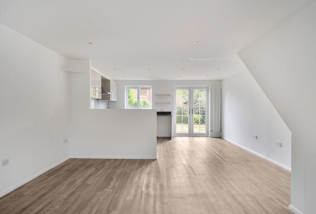 Property photo 2 of 21 1442063-9-6A02163...