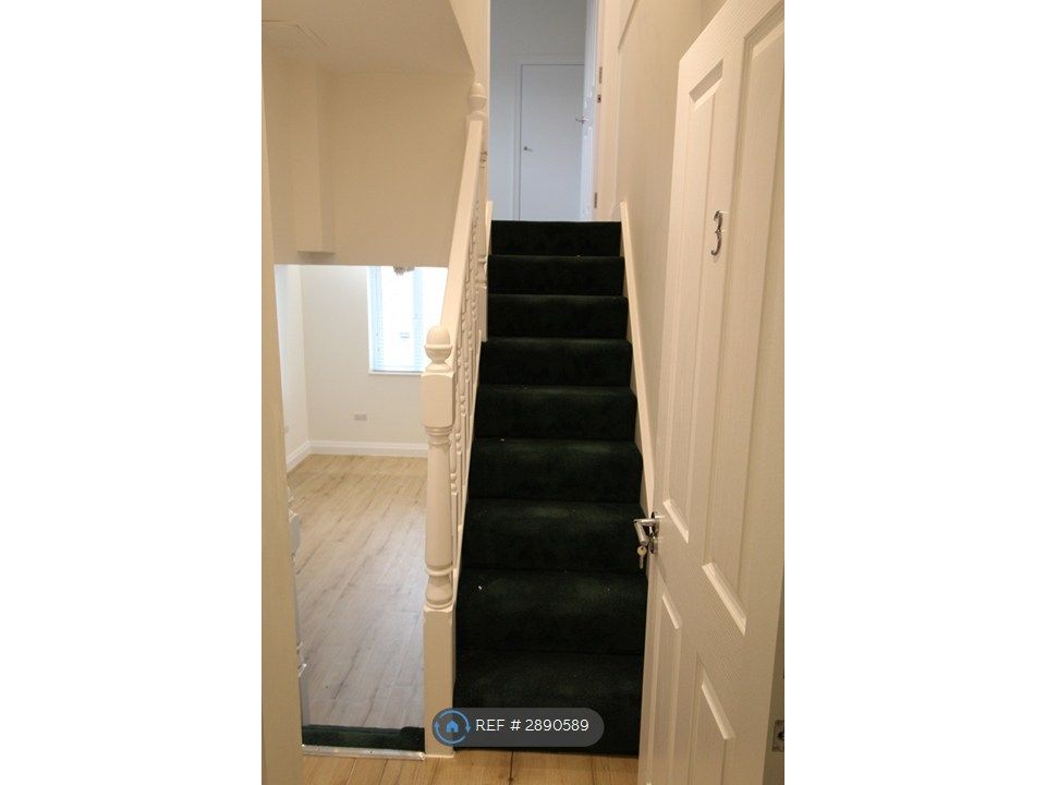Property photo 2 of 11 Landing