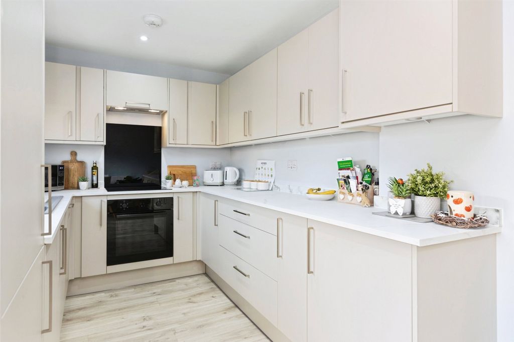 Property photo 2 of 14 Kitchen