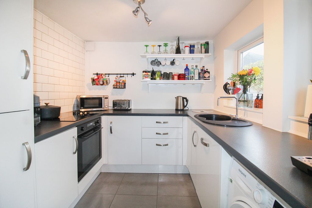 Property photo 3 of 13