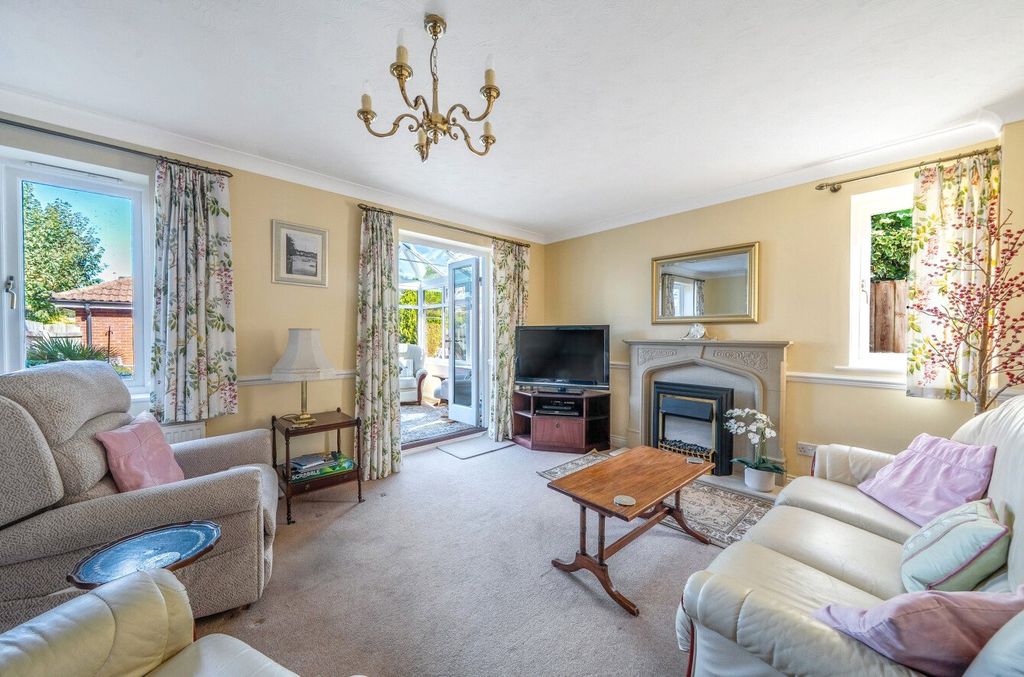 Property photo 2 of 14 Sitting Room