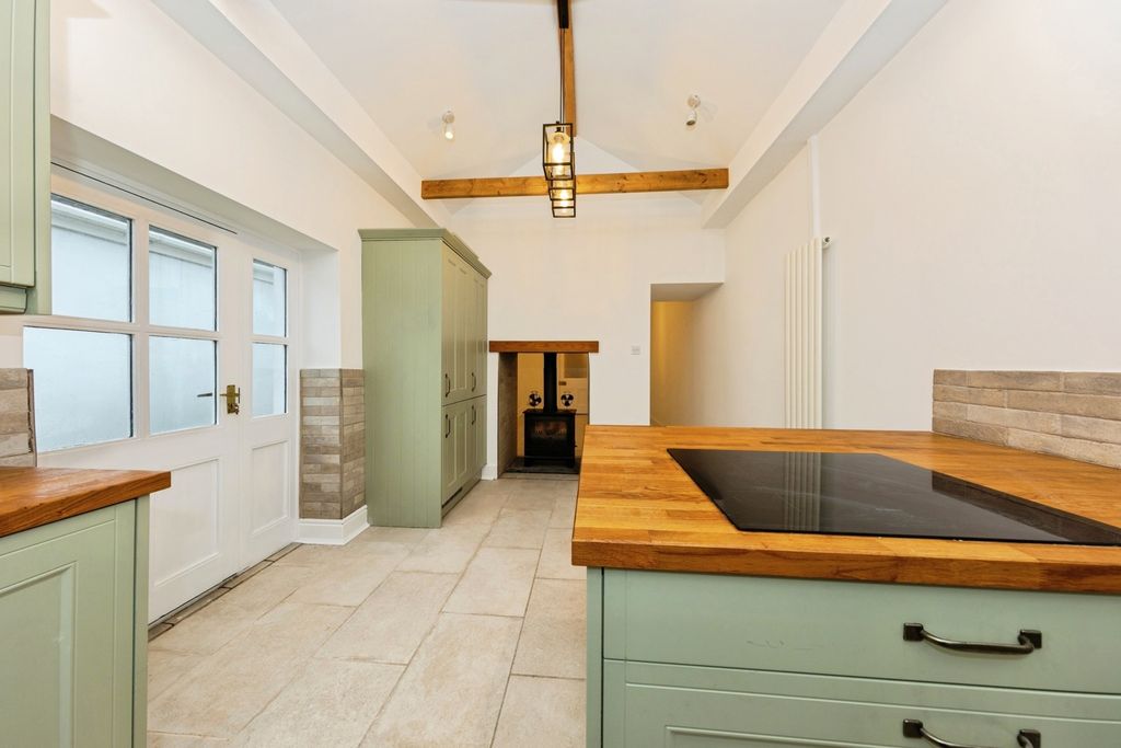 Property photo 2 of 32 Pbox-Img.Jpg