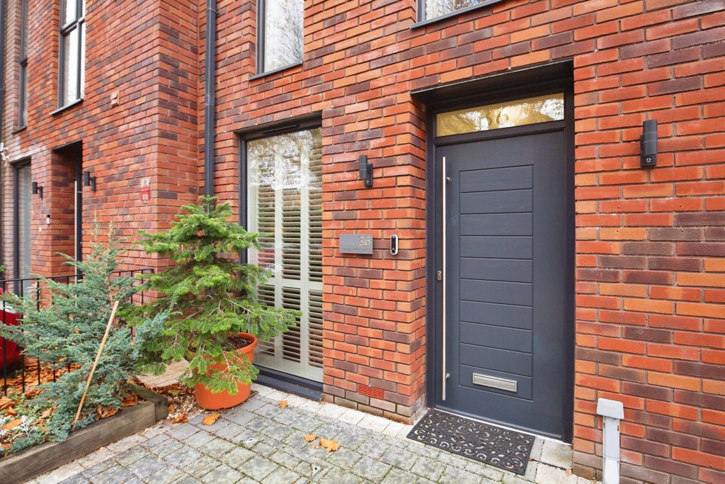 Property photo 1 of 27 St. Stephen Street