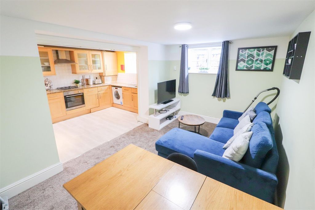 Property photo 2 of 11