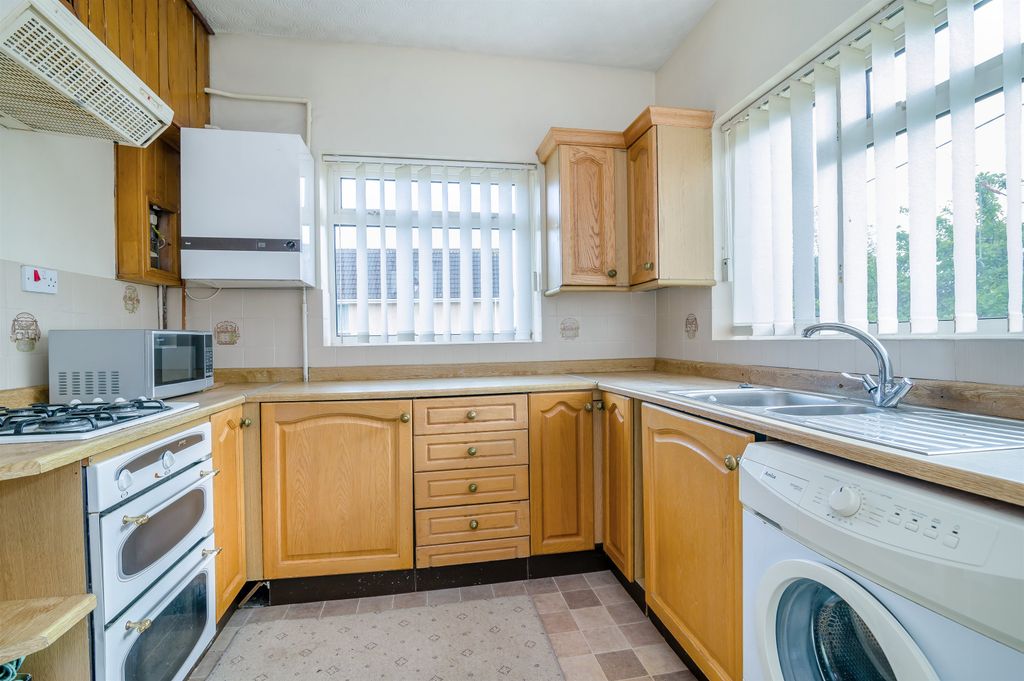 Property photo 2 of 27