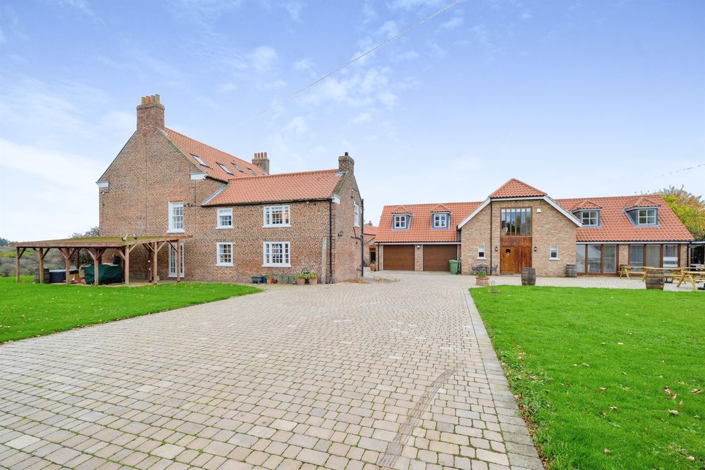 Property photo 2 of 19
