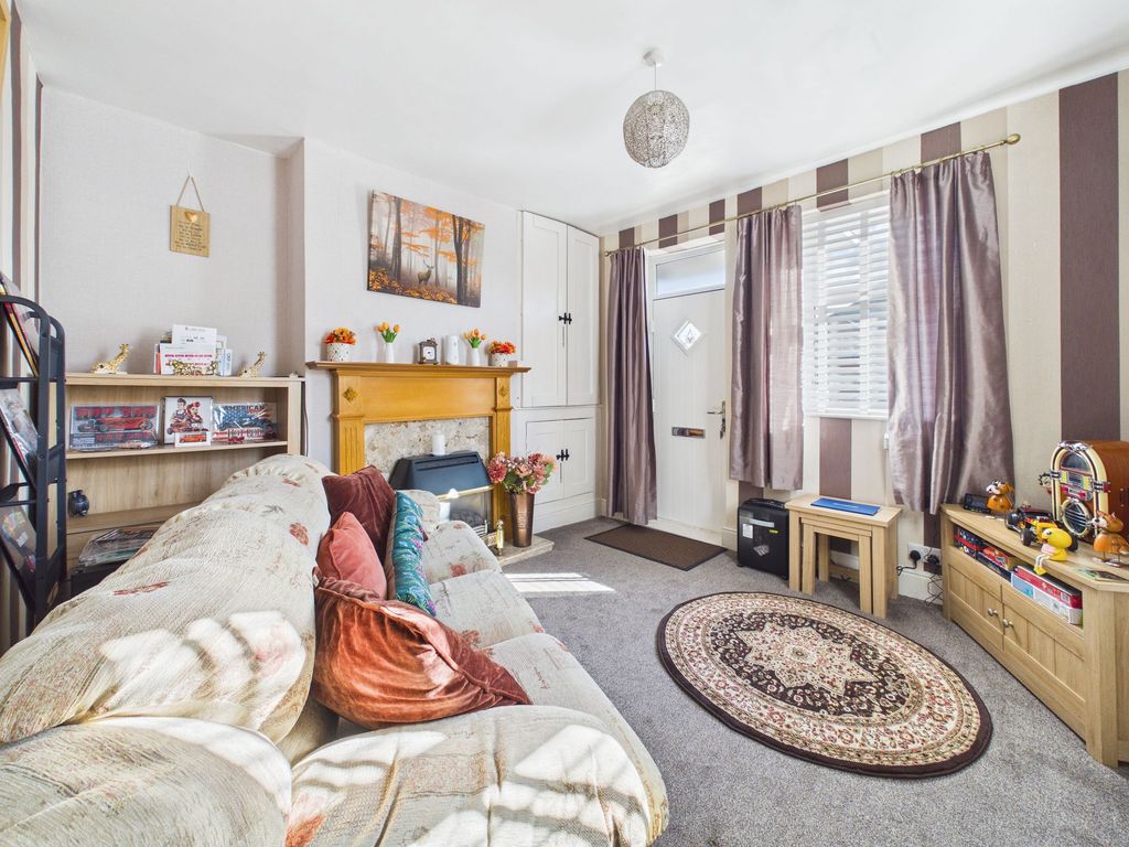 Property photo 2 of 12 Lounge