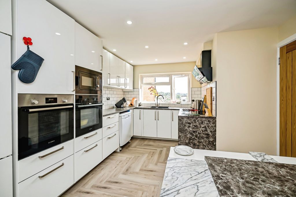 Property photo 2 of 11 23Cumbrianway-4