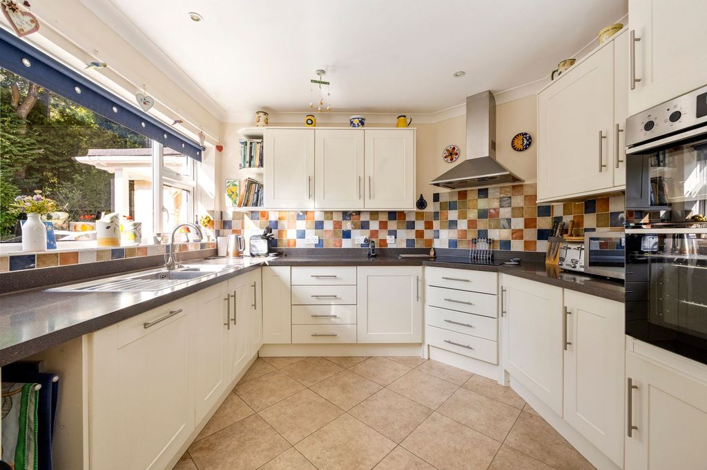 Property photo 2 of 26
