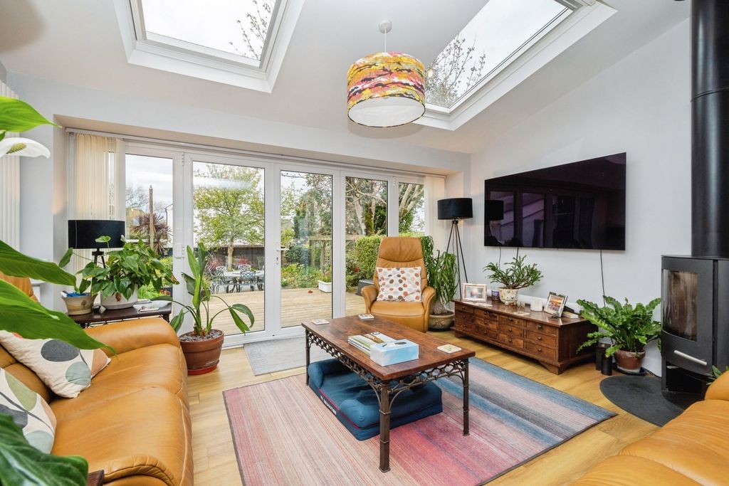 Property photo 3 of 19 Pbox-Img.Jpg