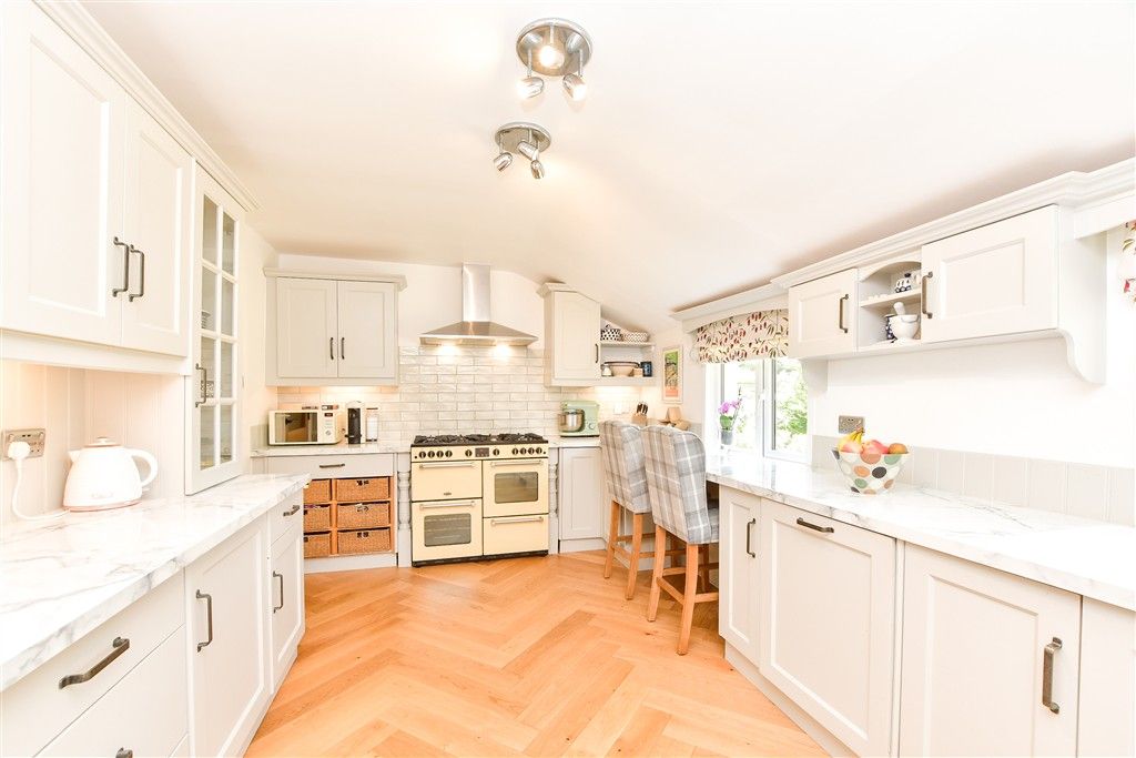 Property photo 1 of 17 Kitchen