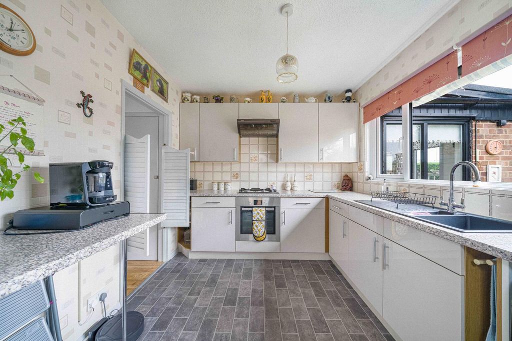 Property photo 3 of 20 Kitchen