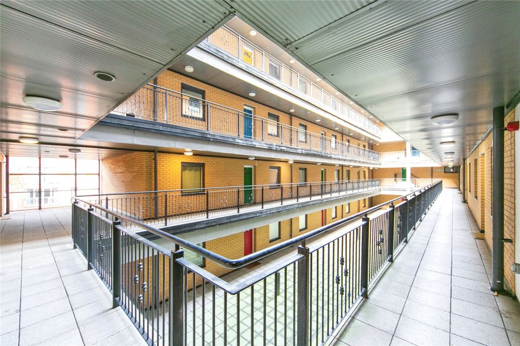 Property photo 2 of 17 Picture No. 34