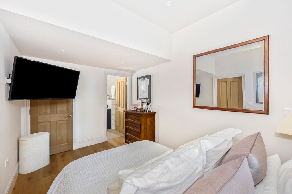 Additional image 17 of 3 bed flat for saleHigh Street, Steyning BN44