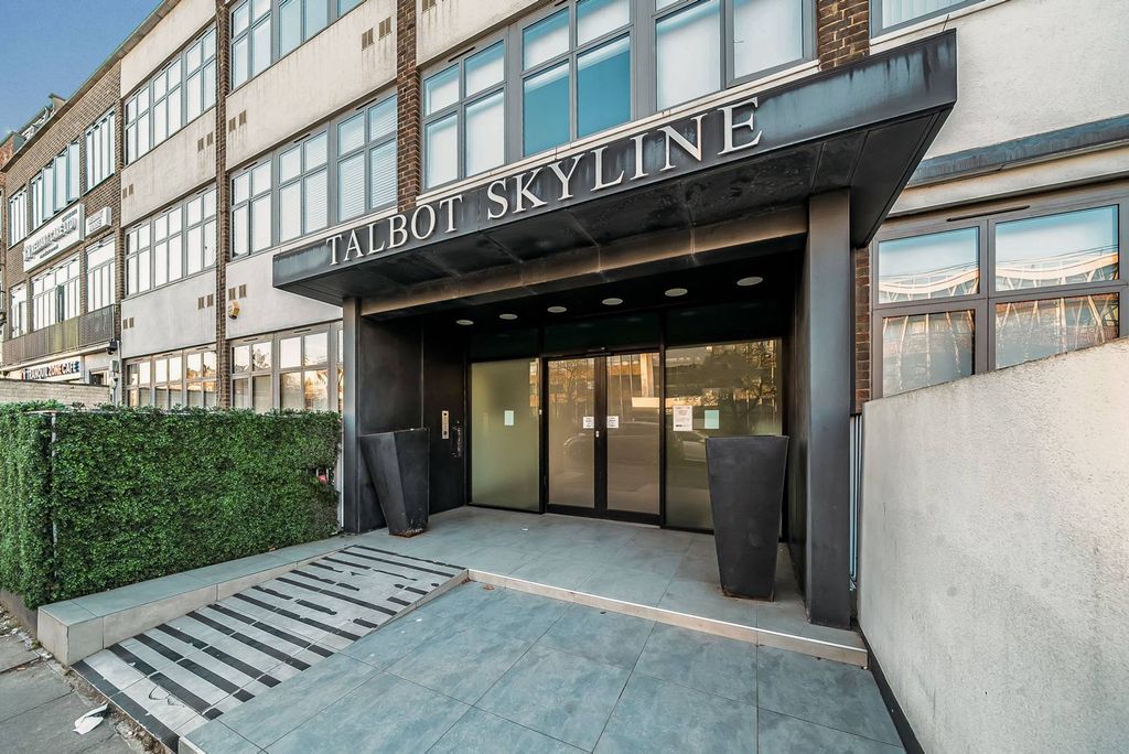 Property photo 1 of 10