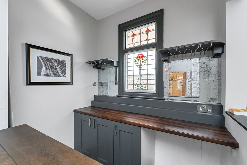 Additional image 15 of 6 bed detached house to rentVictoria Embankment NG2