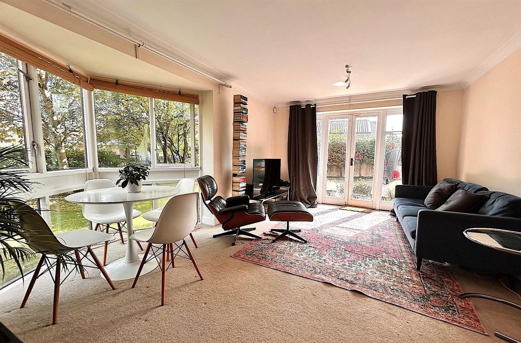Property photo 3 of 12 Sitting Room