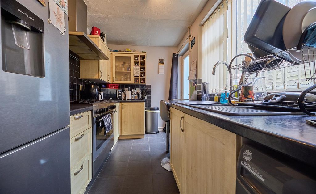 Property photo 3 of 10 Fitted Breakfast Kitchen To Rear