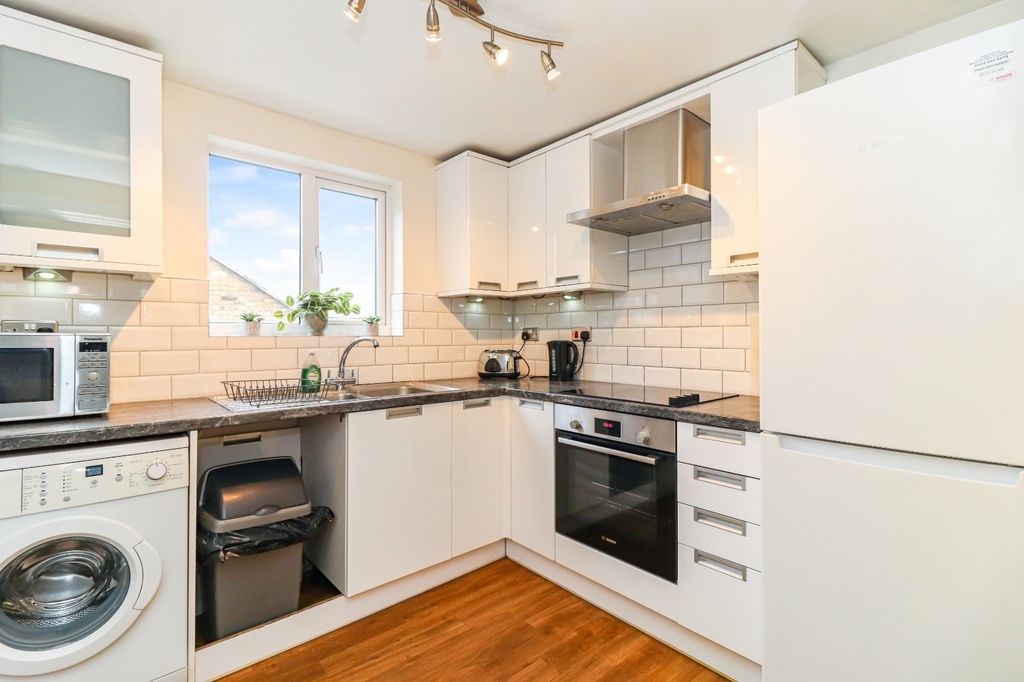 Property photo 3 of 11 Kitchen