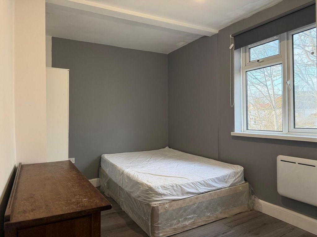 Property photo 2 of 23 Bedroom