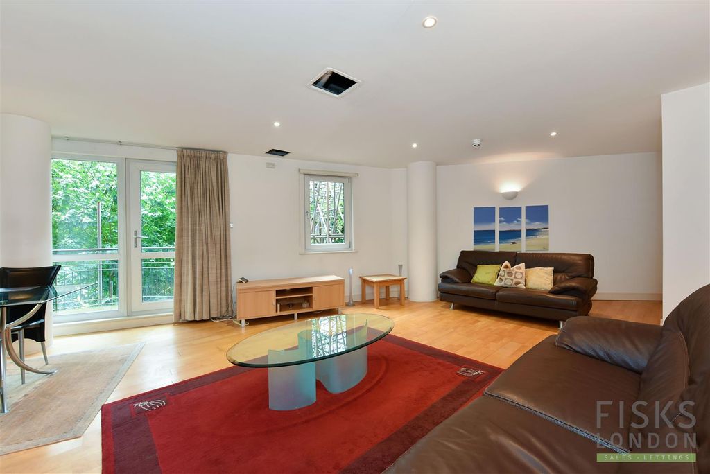 Property photo 2 of 11 Flat 66 New Atlas Wharf (2).Jpg