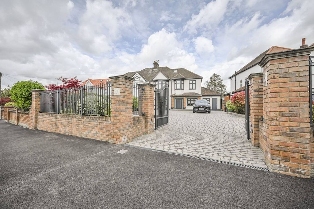 Property photo 2 of 52