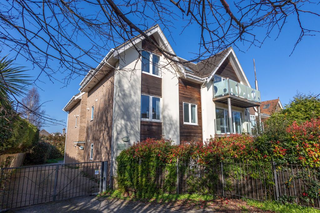 Property photo 1 of 13 R6M_2919