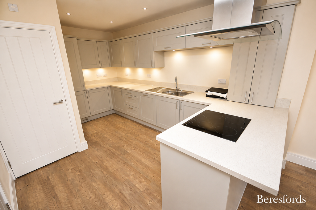Property photo 2 of 11 Kitchen
