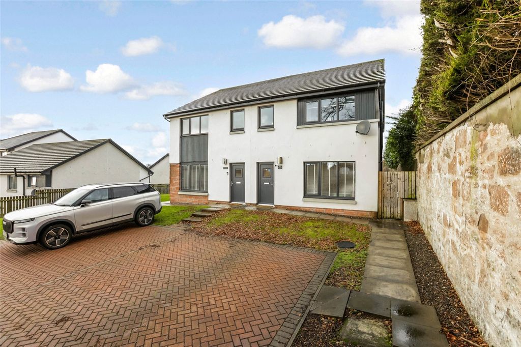 Property photo 1 of 21 External