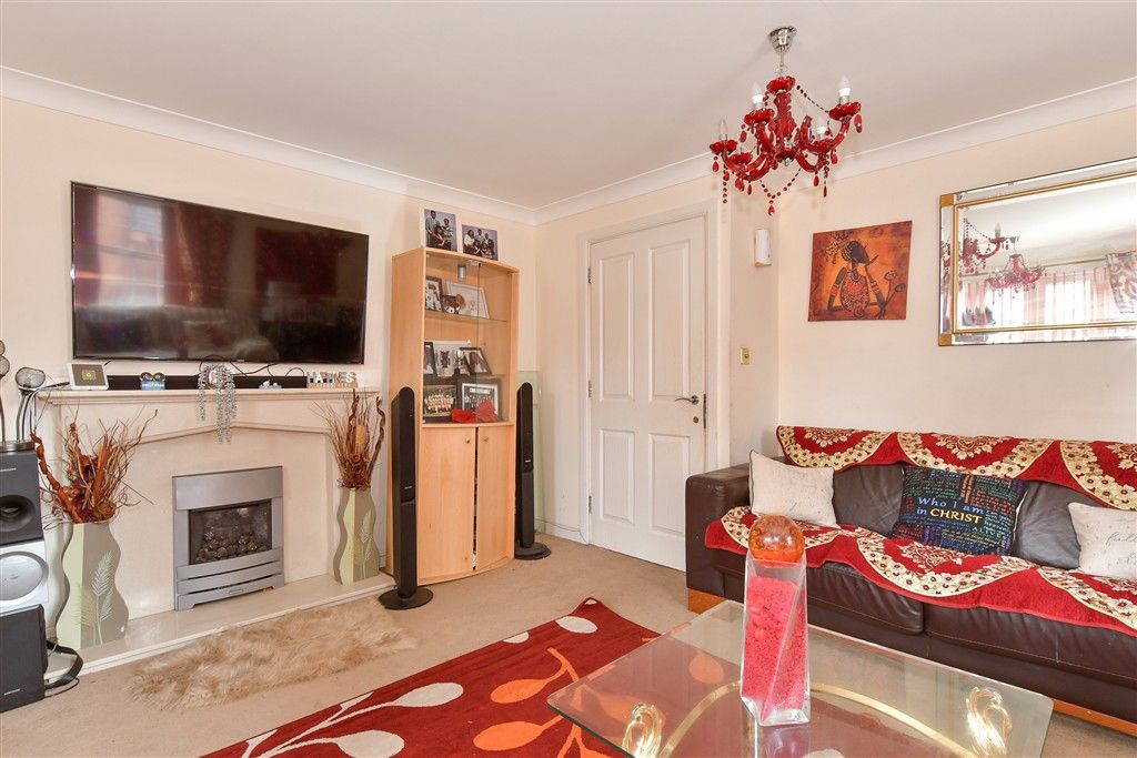 Property photo 2 of 16 Lounge