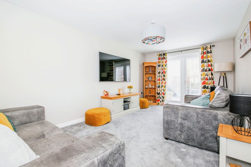 Property photo 3 of 20