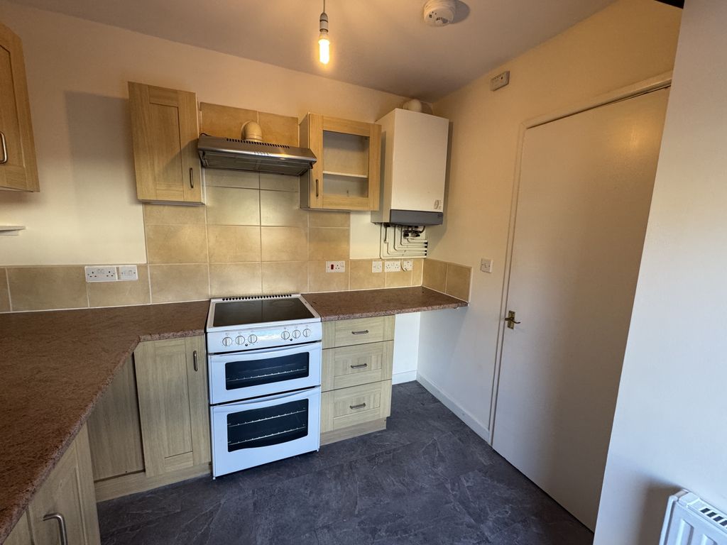 Property photo 3 of 11 Kitchen