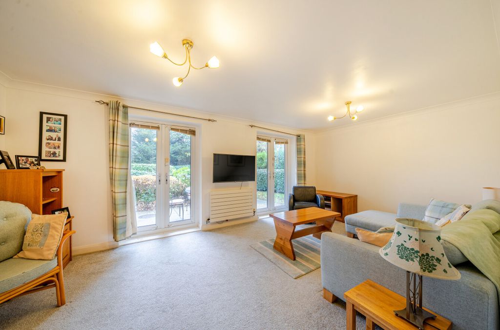 Property photo 3 of 21 Lounge