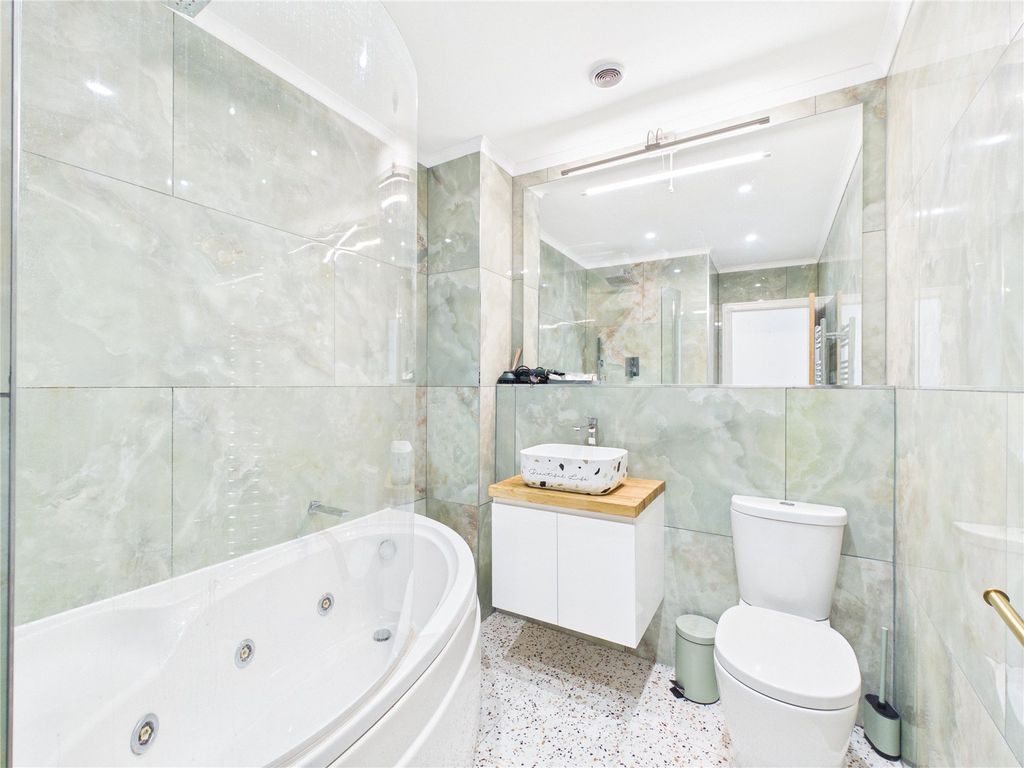 Property photo 3 of 10 Picture No. 02