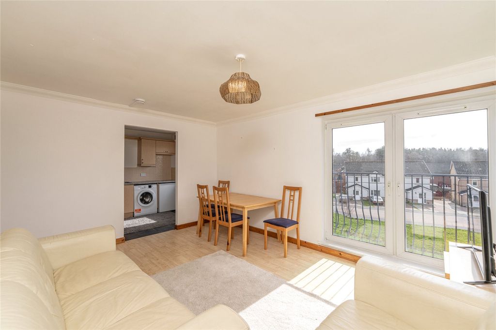 Property photo 3 of 16 Lounge Alt