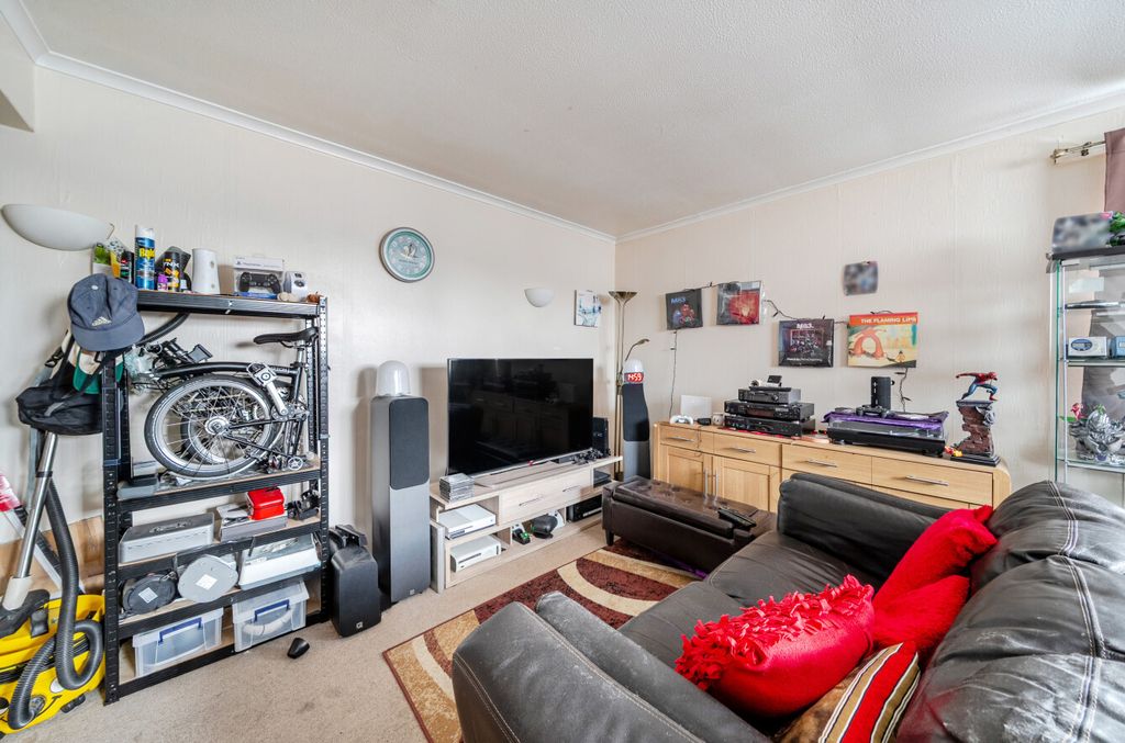 Property photo 3 of 11 1530031-18-1A11c8...