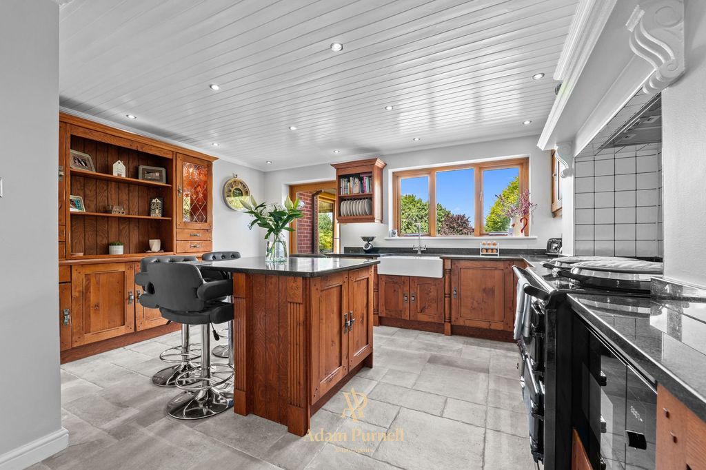 Property photo 3 of 35