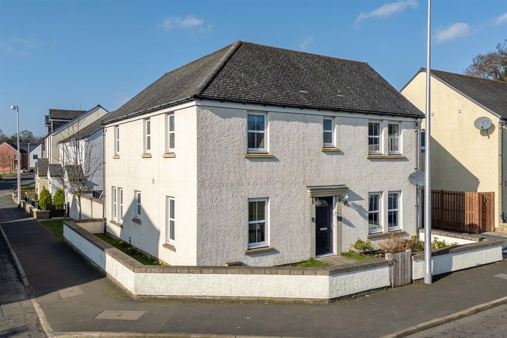 Property photo 1 of 23 1 Queen Elizabeth Drive-01.Jpg